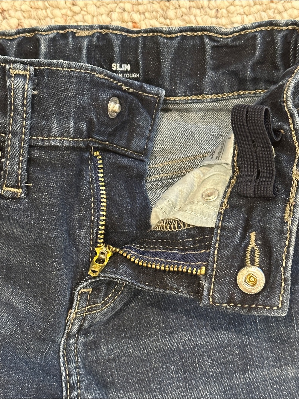 Bundle of 2 Slim 360 stretch jeans for boys from Old Navy. Size 5 - Picture 5 of 6